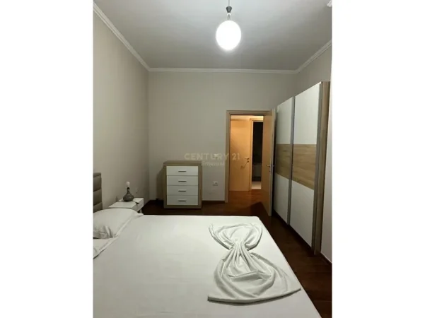Tirane, jepet me qera apartament 2+1 Kati 7, 134 m² 1.600 € (garda)
