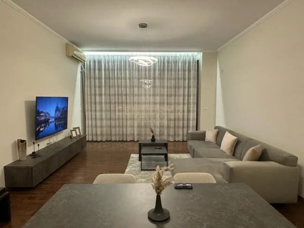 Tirane, jepet me qera apartament 2+1 Kati 7, 134 m² 1.600 € (garda)