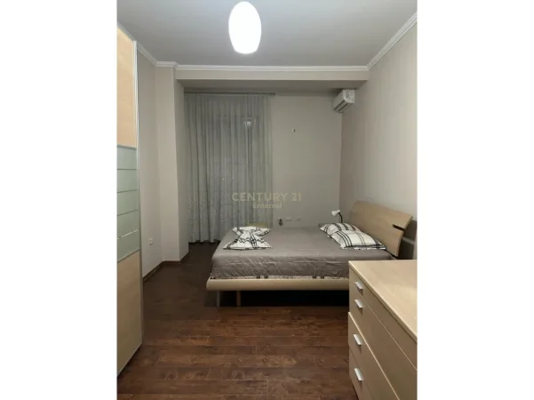 Tirane, jepet me qera apartament 2+1 Kati 7, 134 m² 1.600 € (garda)