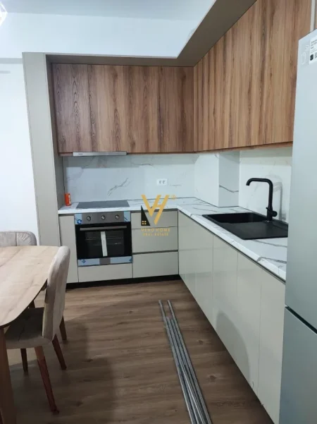 Tirane, jepet me qera apartament 2+1+Ballkon Kati 4, 85 m² 520 € (ALI DEMI)