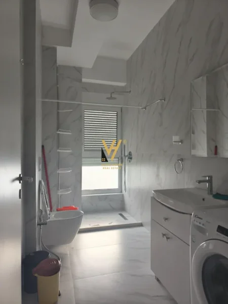 Tirane, jepet me qera apartament 2+1+Ballkon Kati 4, 85 m² 520 € (ALI DEMI)