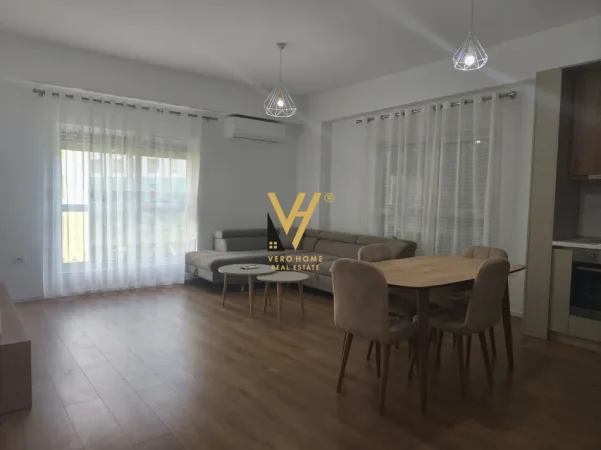 Tirane, jepet me qera apartament 2+1+Ballkon Kati 4, 85 m² 520 € (ALI DEMI)