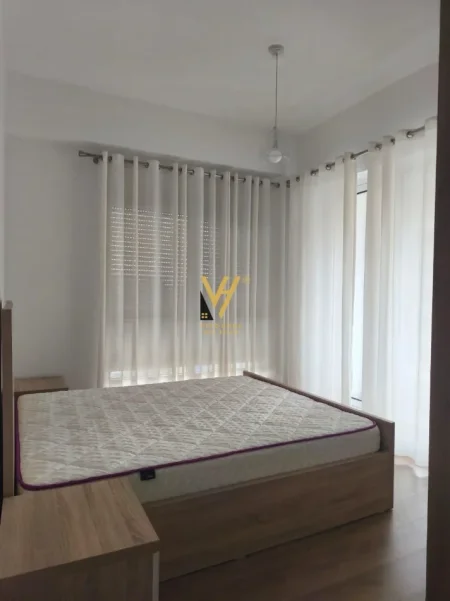 Tirane, jepet me qera apartament 2+1+Ballkon Kati 4, 85 m² 520 € (ALI DEMI)