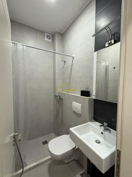 Tirane, jepet me qera apartament 1+1 Kati 3, 75 m² 600 € (ISH BLLOKU)