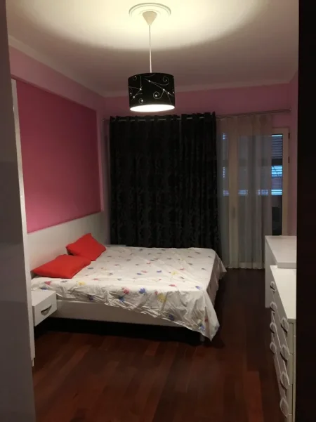 SHITET APARTAMENT 2+1+2 +POST PARKIMI  390.000 € (RRUGA E KOSOVAREVE)
