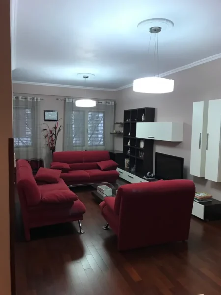 SHITET APARTAMENT 2+1+2 +POST PARKIMI  390.000 € (RRUGA E KOSOVAREVE)
