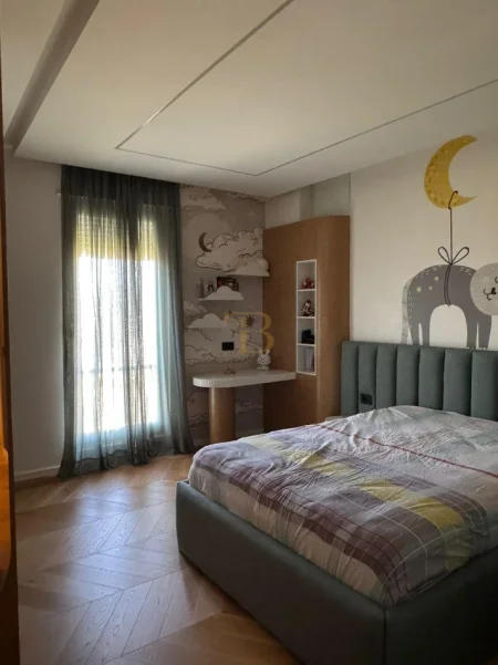 Tirane, jepet me qera apartament 1+1 Kati 3, 194 m² 2.000 € (Liqeni i Thate)