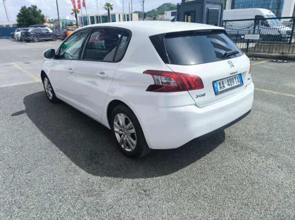 Tirane, shes makine Peugeot Nafte, e bardhë automatik Klima 104.700 km 8.700 €