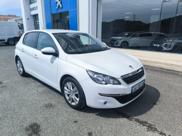 Tirane, shes makine Peugeot Nafte, e bardhë automatik Klima 104.700 km 8.700 €
