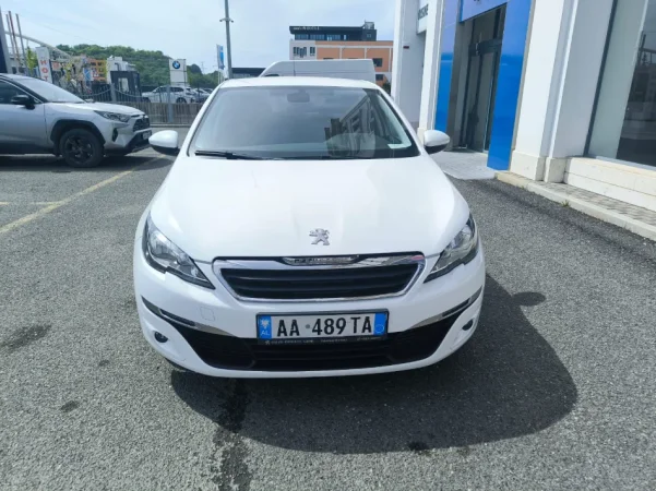 Tirane, shes makine Peugeot Nafte, e bardhë automatik Klima 104.700 km 8.700 €