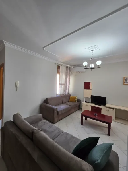 Tirane, jepet me qera nga Pronari, pa-komision apartament 2+1 , 670 €