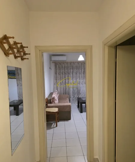 Tirane, jepet me qera apartament 1+1 Kati 3, 60 m² 400 € (XHAMLLIKU)