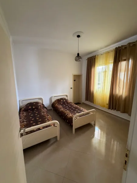 Tirane, jepet me qera apartament 2+1+Ballkon Kati 1, 115 m² 650 € (Kodra e Diellit)