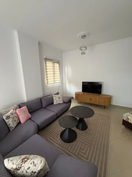 Tirane, jepet me qera apartament 2+1+Ballkon Kati 1, 115 m² 650 € (Kodra e Diellit)
