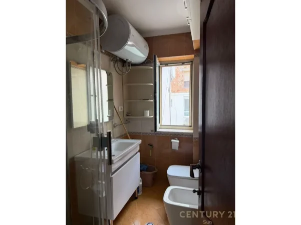 Tirane, jepet me qera apartament 2+1 Kati 2, 75 m² 600 € (rruga e durresit)