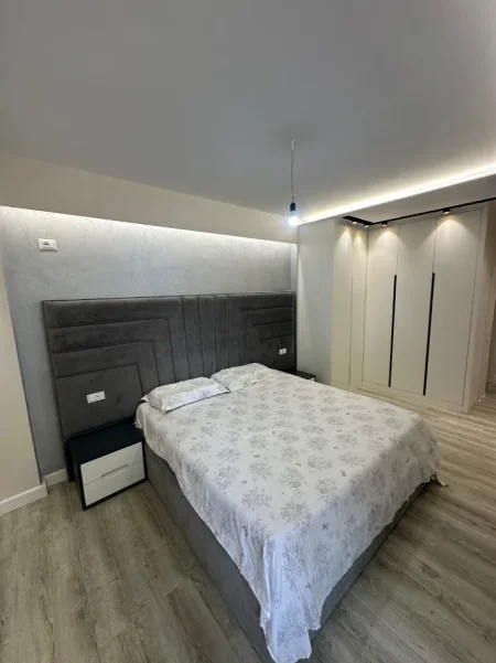 Tirane, shitet apartament 3+1 Kati 3, 127 m² 200.000 €