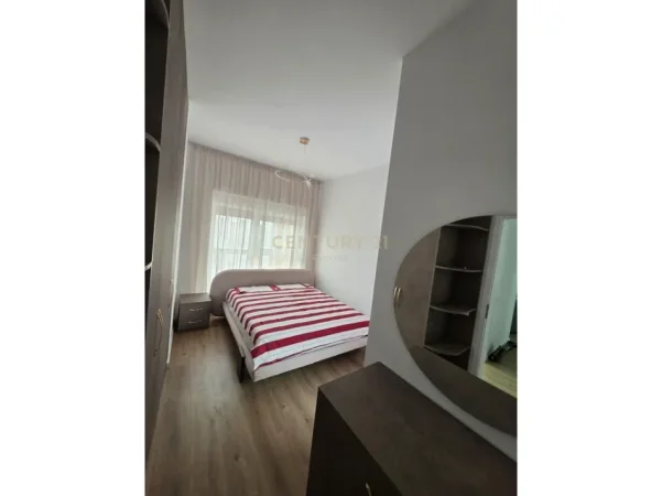 Tirane, jepet me qera apartament 2+1 Kati 8, 75 m² 550 € 