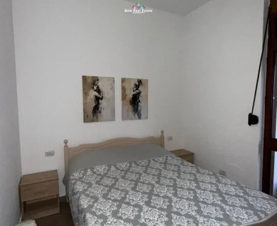 Tirane, jepet me qera apartament 1+1+Ballkon Kati 4, 40 m² 630 € (blloku)