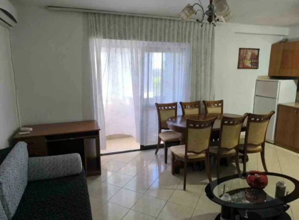 Tirane, jepet me qera apartament 1+1 Kati 5, 50 m² 350 € (Shkolla Gjon Buzuku prane Tv Klan)