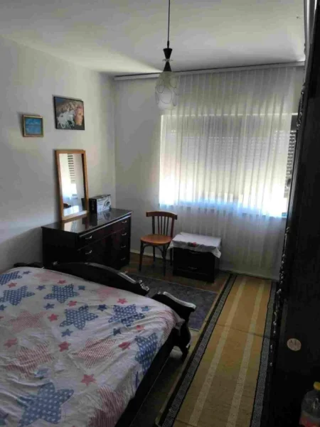 Tirane, jepet me qera apartament 1+1 Kati 5, 50 m² 350 € (Shkolla Gjon Buzuku prane Tv Klan)