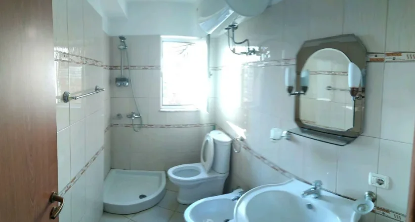 Tirane, jepet me qera apartament 1+1 Kati 5, 50 m² 350 € (Shkolla Gjon Buzuku prane Tv Klan)
