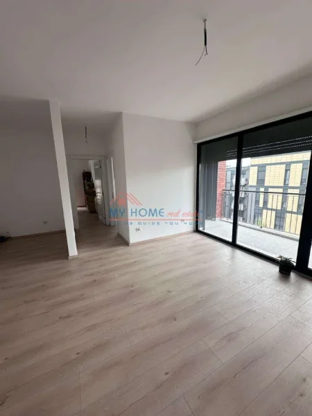 Tirane, jepet me qera zyre Kati 6, 92 m² 770 € (Rruga Asim Vokshi, Kompleksi Panorama)