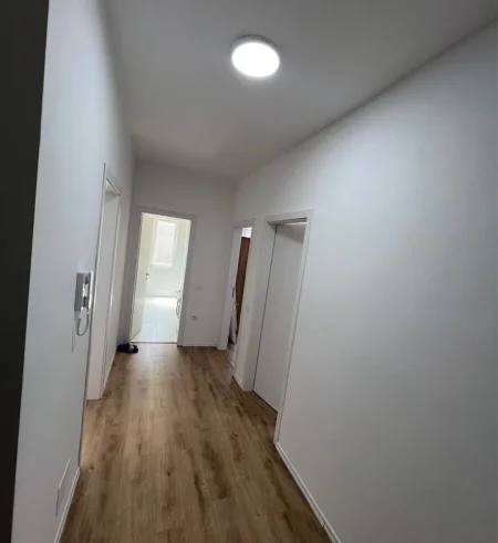 Tirane, jepet me qera apartament 2+1 Kati 3, 94 m² 470 € (paskuqan)