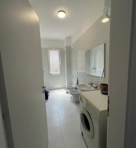 Tirane, jepet me qera apartament 2+1 Kati 3, 94 m² 470 € (paskuqan)