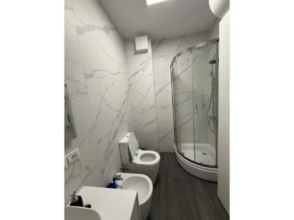 Tirane, jepet me qera apartament 2+1 Kati 6, 70 m² 900 € (bulevardi i ri)
