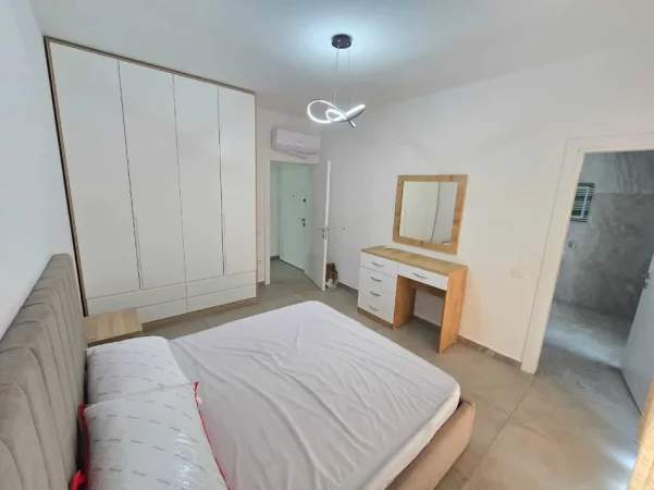 Tirane, jepet me qera apartament 2+1 Kati 9, 130 m² 630 € (Rruga e Dibres)
