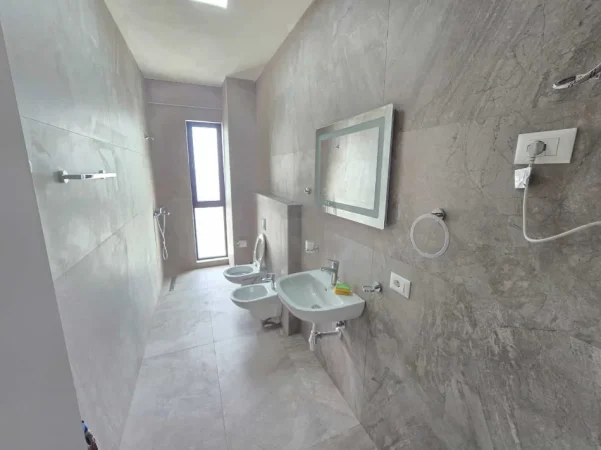 Tirane, jepet me qera apartament 2+1 Kati 9, 130 m² 630 € (Rruga e Dibres)
