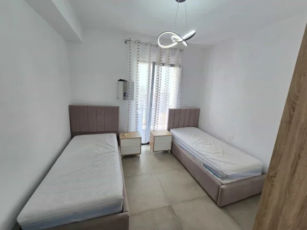 Tirane, jepet me qera apartament 2+1 Kati 9, 130 m² 630 € (Rruga e Dibres)