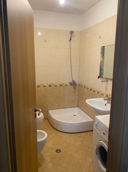 Tirane, jepet me qera apartament 1+1+Ballkon Kati 6, 70 m² 500 € 