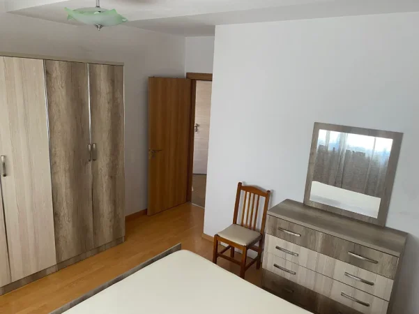 Tirane, jepet me qera apartament 1+1+Ballkon Kati 6, 70 m² 500 € 