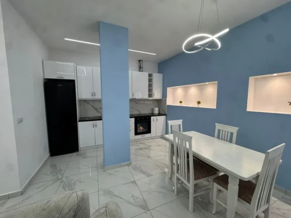 Tirane, jepet me qera apartament 1+1 Kati 9, 90 m² 800 € (Rruga Siri Kodra)