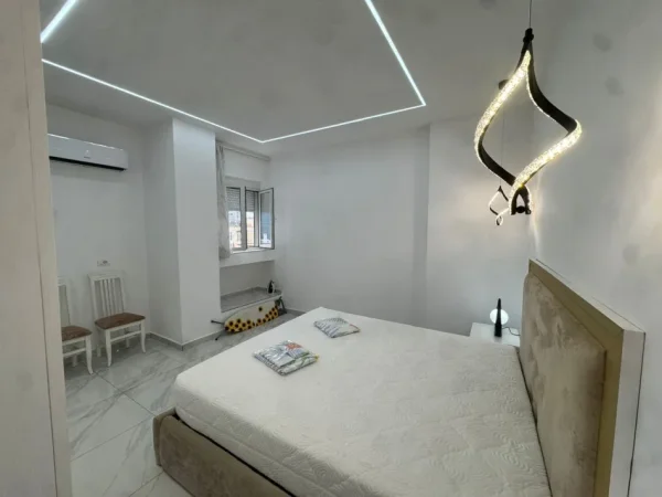 Tirane, jepet me qera apartament 1+1 Kati 9, 90 m² 800 € (Rruga Siri Kodra)