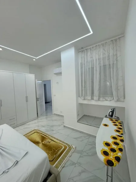 Tirane, jepet me qera apartament 1+1 Kati 9, 90 m² 800 € (Rruga Siri Kodra)