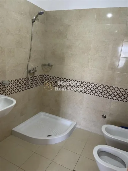 Tirane, jepet me qera apartament 3+1 Kati 2, 140 m² 850 € (Apartament 31 Kinostudio 850 Euro Muaj 2)