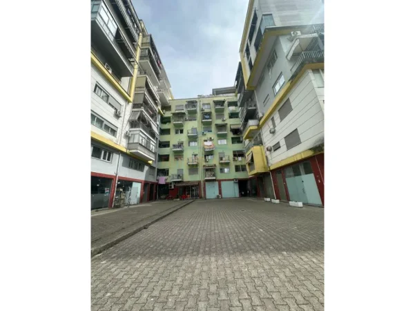 Tirane, shitet apartament 2+1 Kati 3, 71 m² 175.000 € (PARKU I AUTOBUZEVE , Prane Report TV)