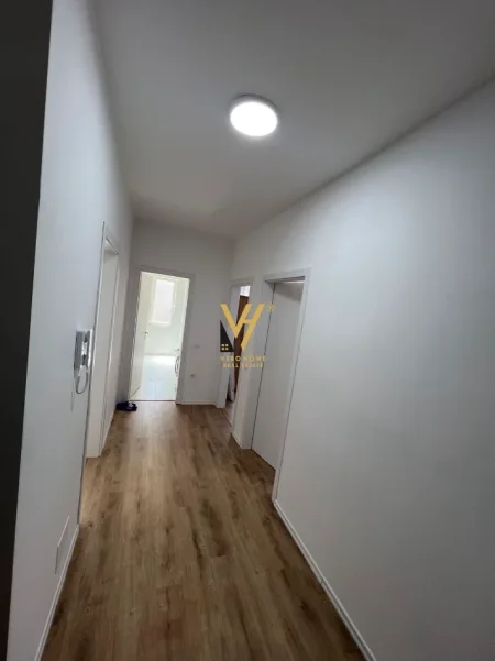 Tirane, jepet me qera apartament 2+1+Ballkon Kati 2, 94 m² 470 € (PASKUQAN)