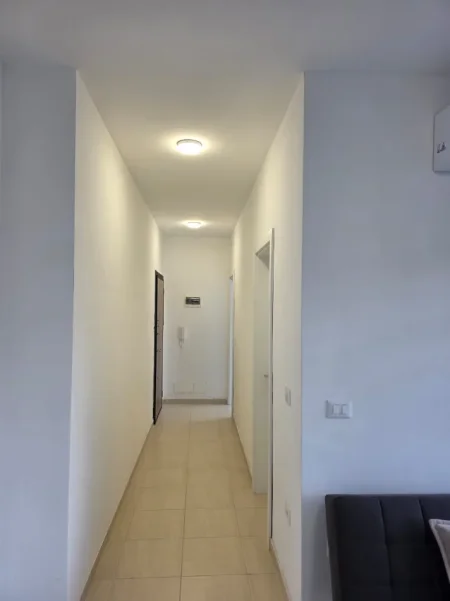 Tirane, jepet me qera apartament 1+1+Ballkon Kati 3, 67 m² 440 € 