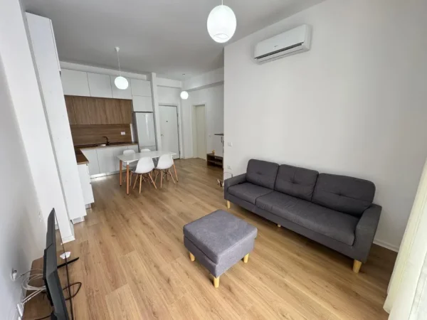 Tirane, jepet me qera apartament 1+1 Kati 5, 50 m² 390 € (Ali Demi)