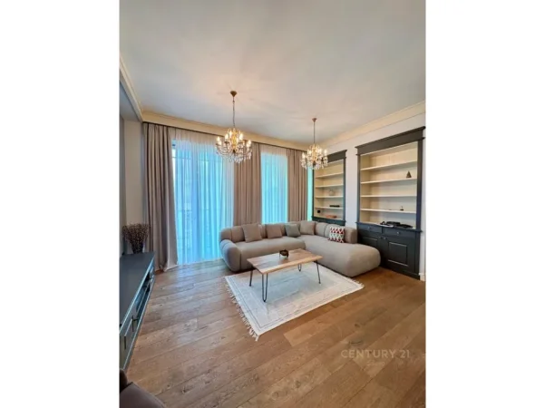 Tirane, jepet me qera apartament 2+1+Ballkon Kati 20, 130 m² 2.000 € (ambasador 3)