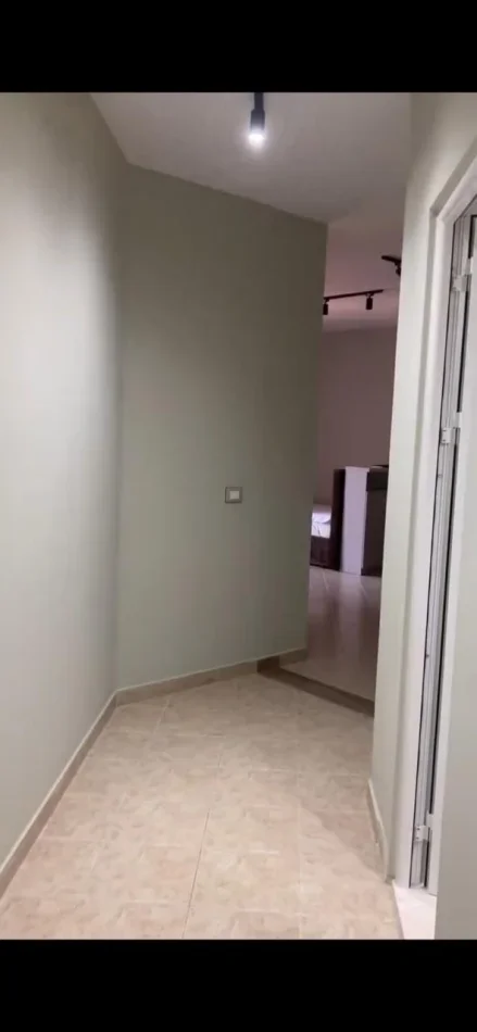 Tirane, jepet me qera apartament 1+1 Kati 3, 45 m² 400 € (Brryli)
