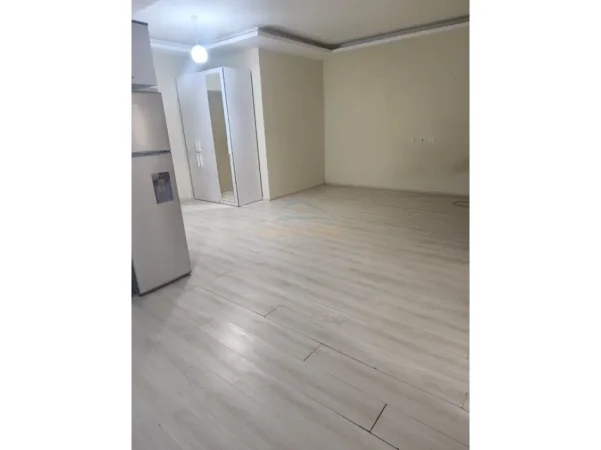 Tirane, shitet apartament 1+1 Kati 1, 75 m² 115.000 € (Rruga 5 Maji)