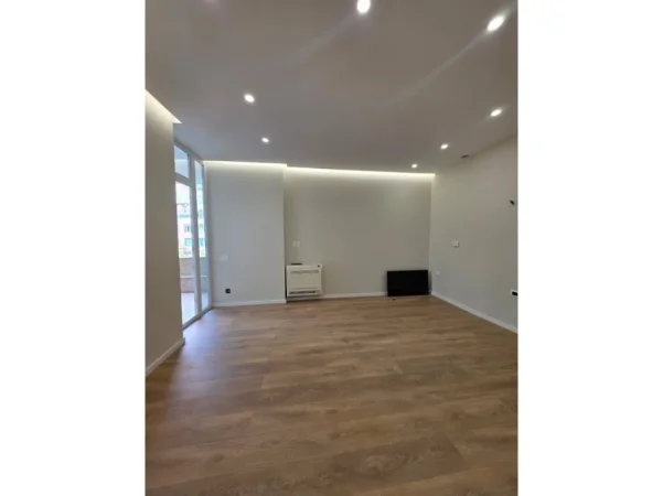 Tirane, shitet apartament 1+1 Kati 3, 44 m² 129.000 € (KOMUNA E PARISIT)