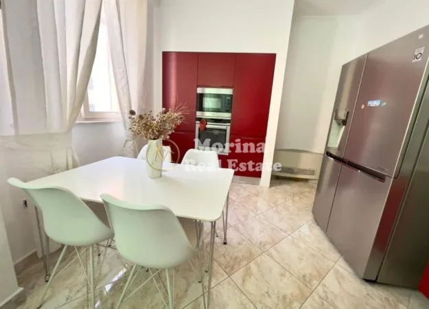 Tirane, jepet me qera apartament 3+1 Kati 1, 150 m² 1.000 € (Apartament Duplex 31 Kodra Diellit)