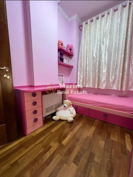 Tirane, jepet me qera apartament 3+1 Kati 1, 150 m² 1.000 € (Apartament Duplex 31 Kodra Diellit)