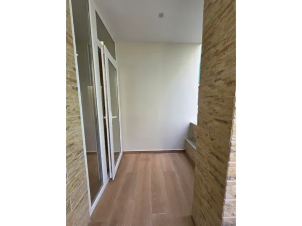 Tirane, shitet apartament 1+1 Kati 3, 44 m² 129.000 € (Komuna e Parisit)