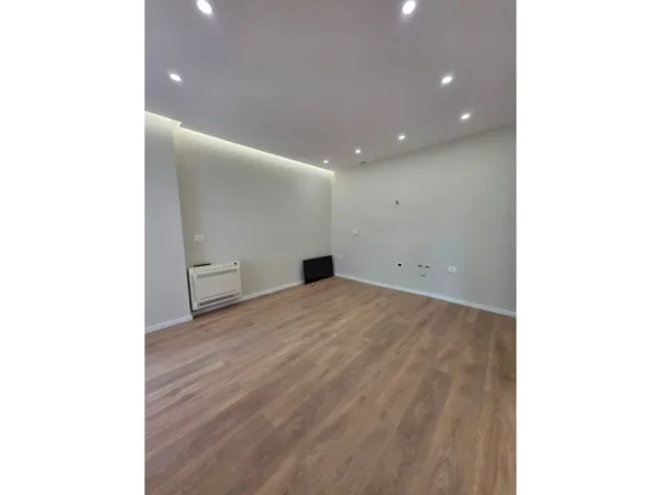 Tirane, shitet apartament 1+1 Kati 3, 44 m² 129.000 € (Komuna e Parisit)